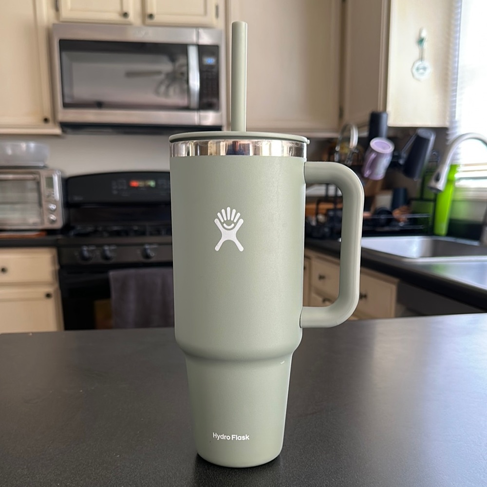 Hydro Flask Olive Green Tumbler with Handle